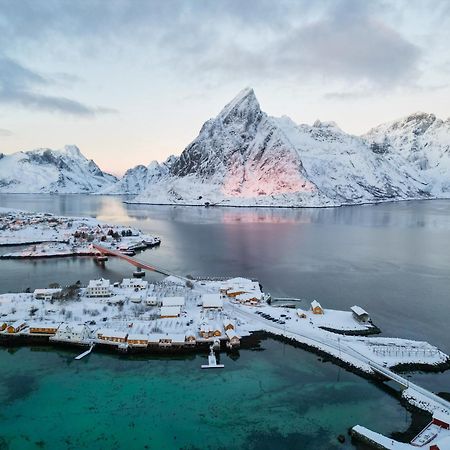 The Famous Yellow House Reine Exteriér fotografie