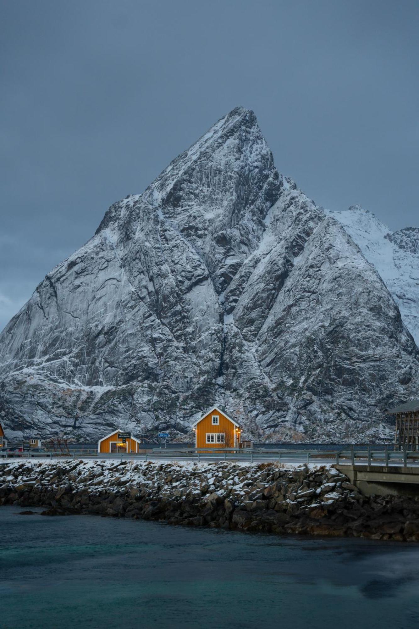 The Famous Yellow House Reine Exteriér fotografie
