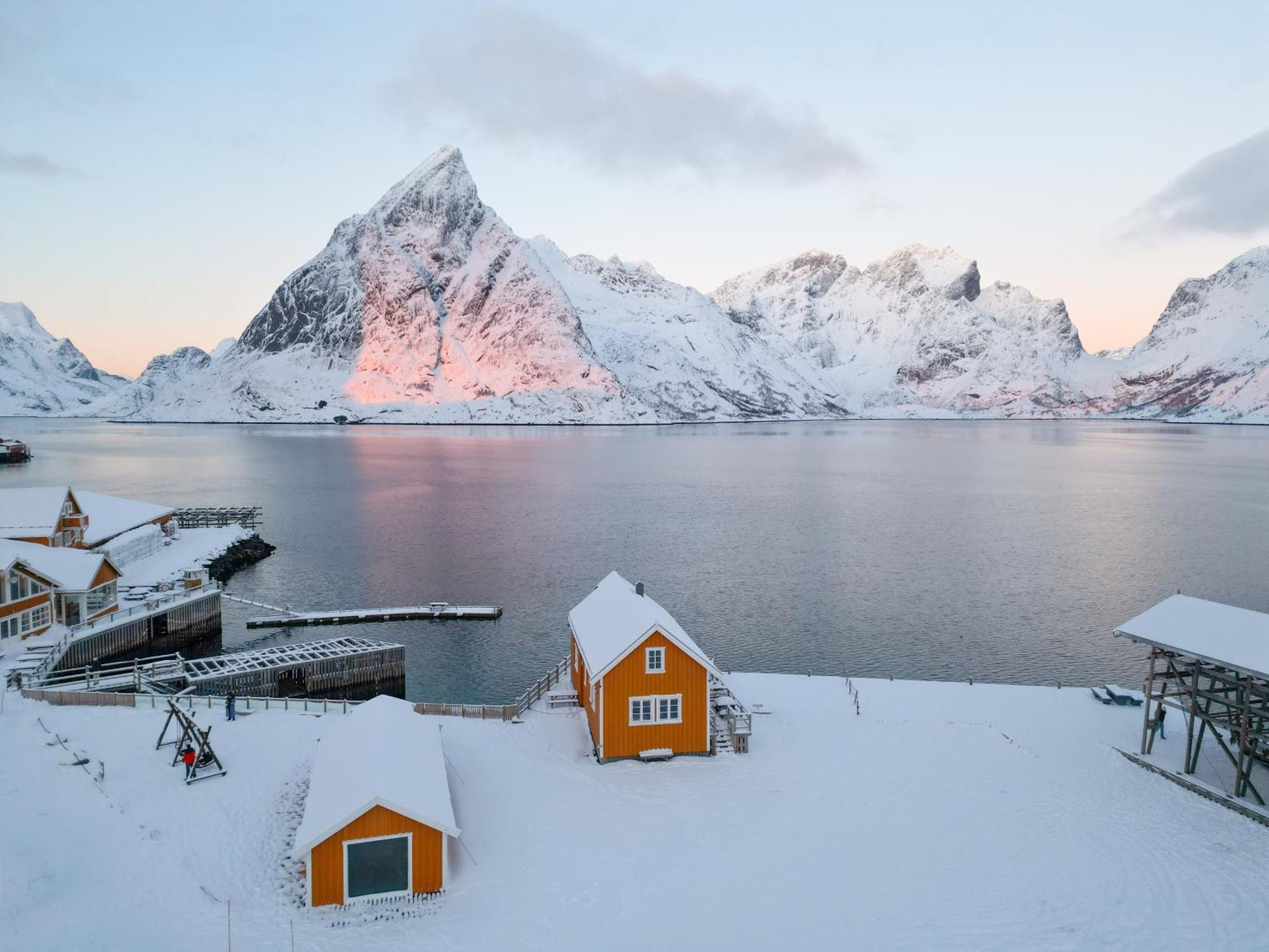 The Famous Yellow House Reine Exteriér fotografie
