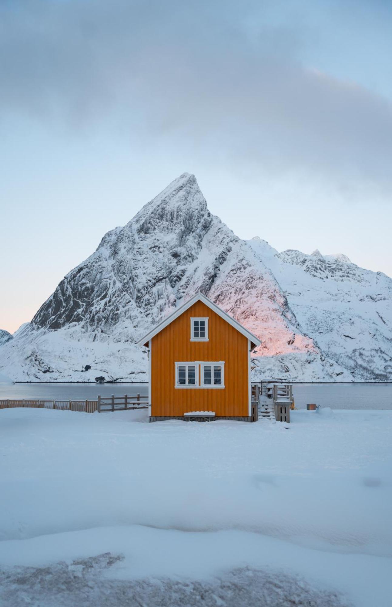 The Famous Yellow House Reine Exteriér fotografie