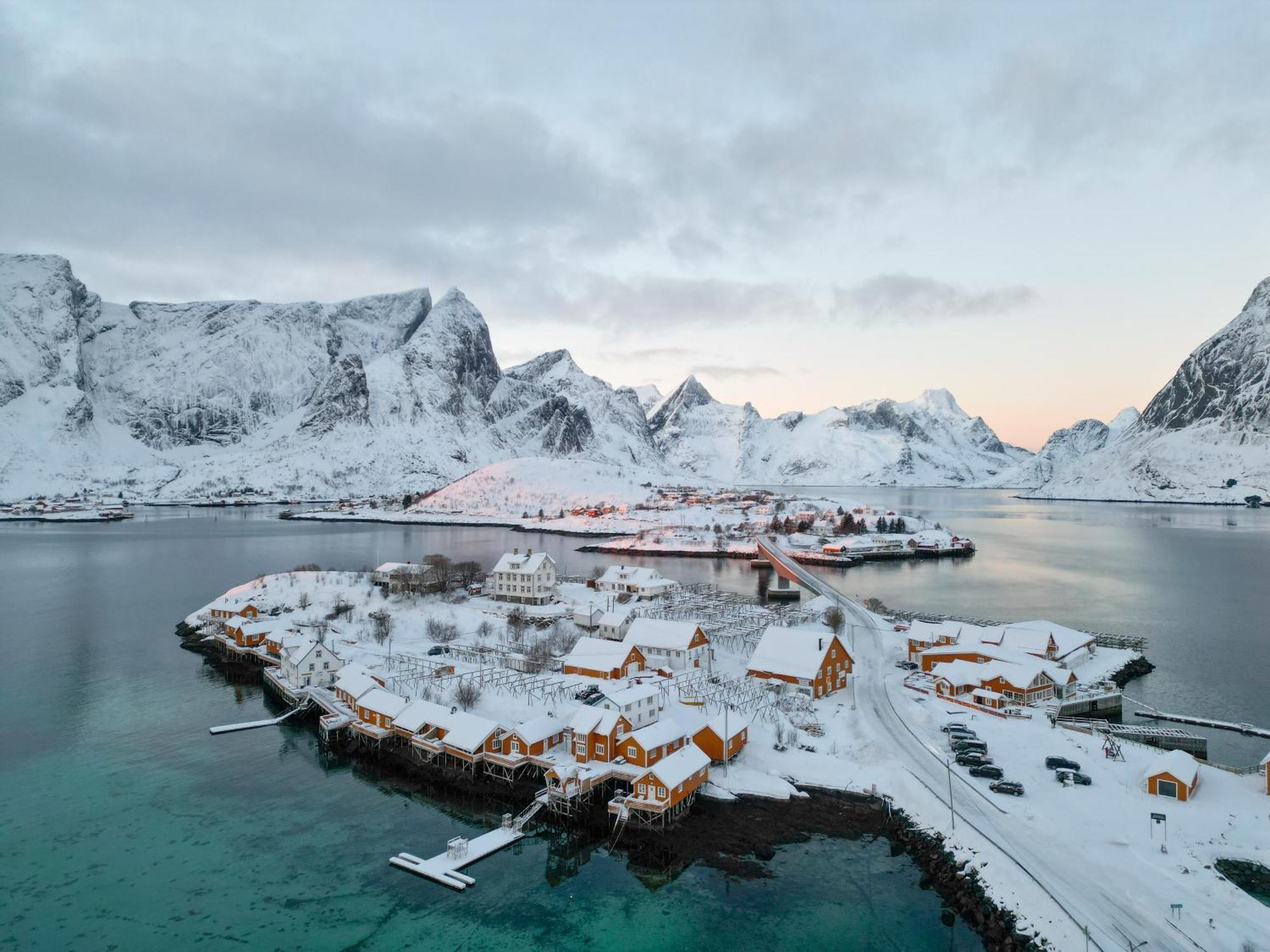 The Famous Yellow House Reine Exteriér fotografie