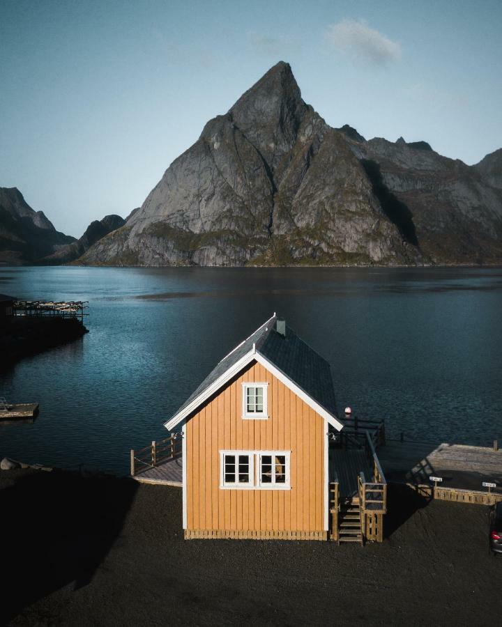 The Famous Yellow House Reine Exteriér fotografie